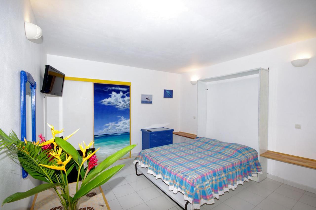 Studio Le Colibri Residence Les Boucaniers Avec Reserve D'Eau サン・フランソワ エクステリア 写真
